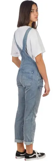 Offrez vous le meilleur de la salopette en jeans