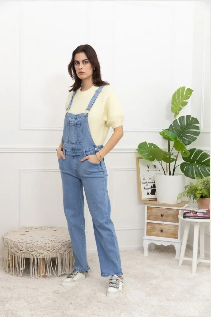 Salopette en jean denim coupe classique pour femme 